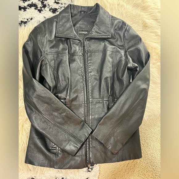 OUTBROOK Genuine Leather Jacket, women size Medium.  Good used condition - Picture 2 of 6